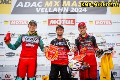 ADAC MX Masters 2024 , ADAC MX Masters Vellahn

Tageswertung der ADAC MX Masters v.l.n.r.: Cornelius Töndel ( Norwegen / KTM / Schmicker Racing ), Maximilian Nagl ( Deutschland / Honda / KMP Honda Racing powered by Krettek ) und Tom Koch ( Deutschland / KTM / Kosak Racing Team ) beim ADAC MX Masters