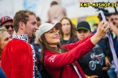 Dreetz , 011023 , ADAC MX Masters

Im Bild: Maximilian Nagl ( Deutschland / Honda / KMP Honda Racing powered by Krettek ) beim ADAC MX Masters mit Fans

Foto: Steve Bauerschmidt